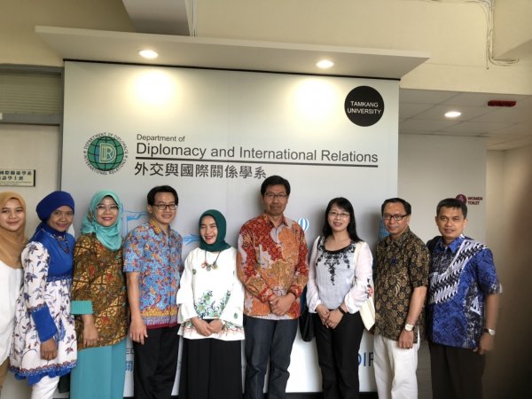 2019.05.15 Professors of Airlangga University Visit Our Department